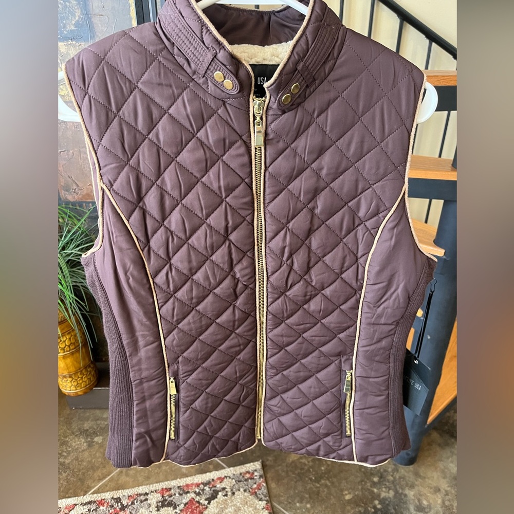 NWT women’s chocolate brown quilted vest size medium